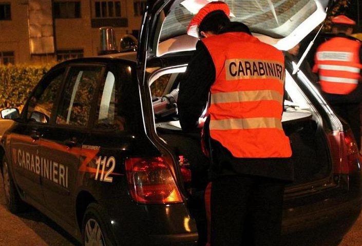 Genova, 9 denunce per guida in stato di ebbrezza: 30enne fugge a piedi per evitare l'etilometro