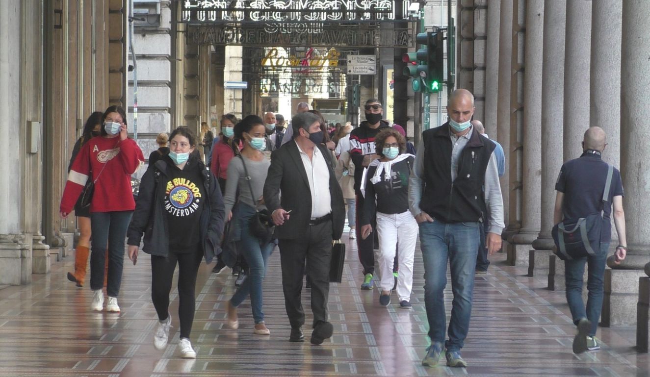 Covid Genova, la richiesta di Articolo Uno a Bucci: "Obbligo di mascherine all'aperto"