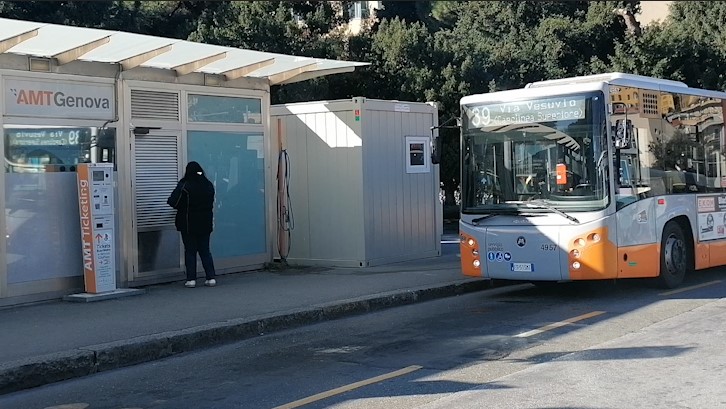 Genova, super green pass sugli autobus: chi controllerà? "Autisti e controllori non possono farlo"