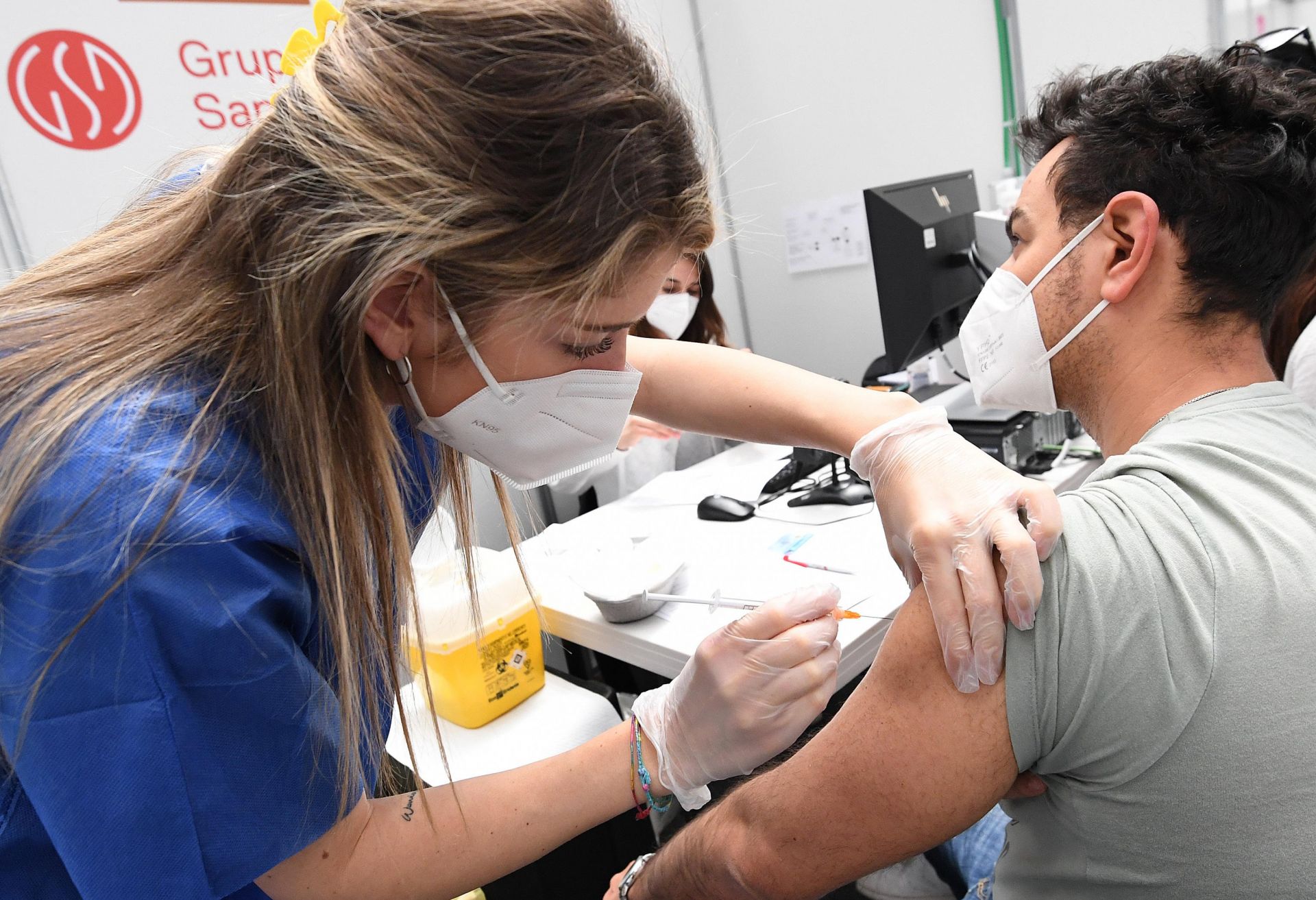 Vaccino covid, Toti: "In Liguria somministrate 9.170 terze dosi in sole 24 ore"