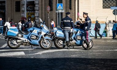 Genova, polizia interviene per una lite di coppia e scopre un nascondiglio della droga