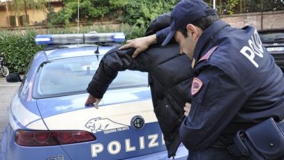 Genova, inseguimento in auto a folle velocità per le vie di Sestri Ponente: arrestato spacciatore 35enne