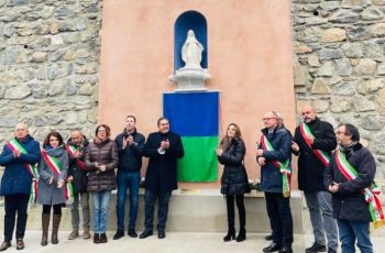 Campo Ligure, inaugurata l'edicola della cappelletta Nostra Signora della Misericordia, distrutta dalla frana nel 2019