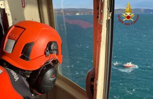 Moneglia, rocciatore trascinato in mare da un'onda improvvisa: il corpo sparisce tra le onde