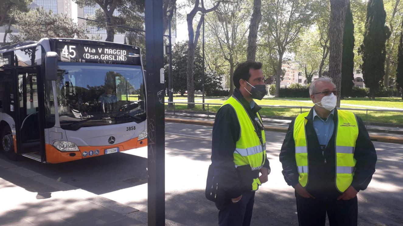 Genova, in Valpolcevera 10 persone senza green pass fatte scendere dai mezzi pubblici