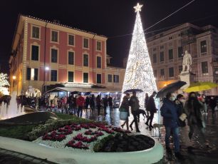 Chiavari, piazza Matteotti pedonalizzata per le festività natalizie