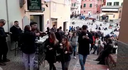 Genova, il Pd: "Obbligo mascherina anche a Corso Italia e Boccadasse". Il centrodestra rinvia la decisione