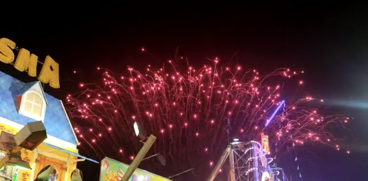 Genova, 15 minuti di adrenalina con i fuochi d'artificio al Luna Park