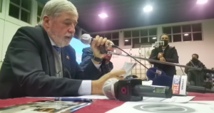 Genova, Bucci a Sampierdarena: l'incontro diventa una bolgia