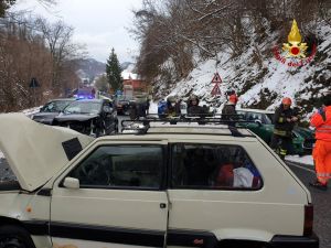 Busalla, 7 auto scivolano sul ghiaccio: carambola impazzita sulla Statale dei Giovi