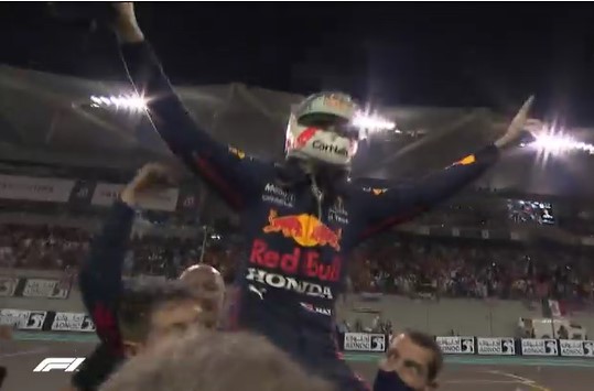 Formula 1, Verstappen è campione del mondo! Hamilton battuto all'ultimo giro di una gara folle
