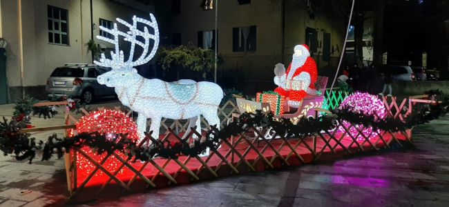 Genova, le luci e i colori accendono il Natale nelle delegazioni
