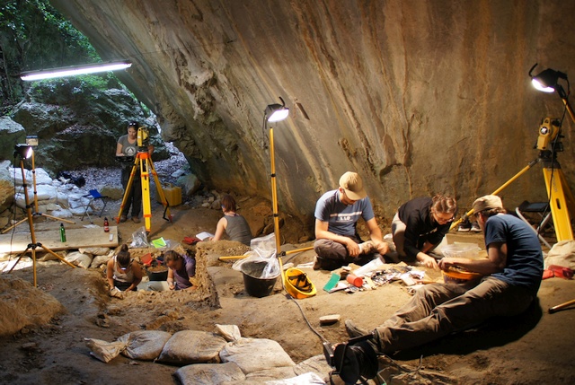 Albenga, scoperta in una grotta la più antica sepoltura di una neonata: Neve è morta 10mila anni fa