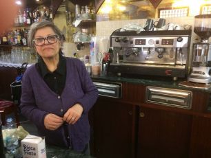 Ventimiglia, chiude il bar di 'Mama Africa' che ristorava i migranti: "Covid e Green Pass colpo di grazia"