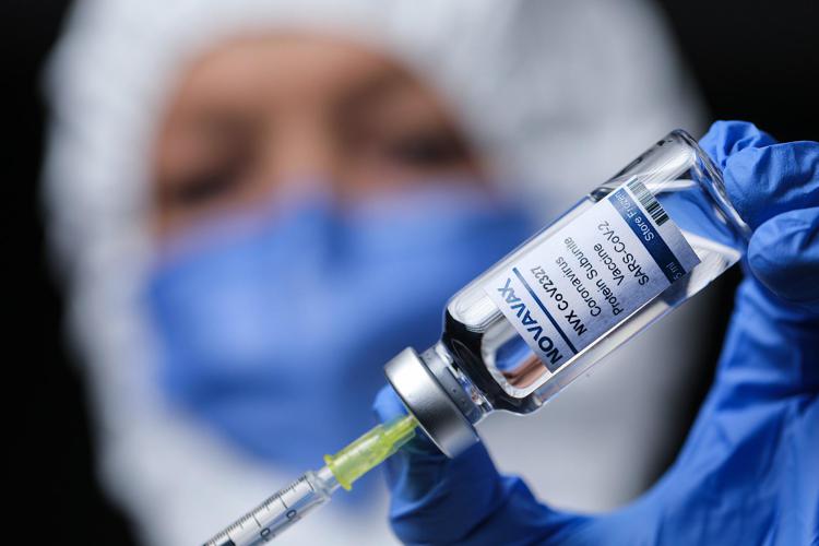 Covid, arriva l'ok di Ema al vaccino Novavax: come funziona e quando sarà disponibile