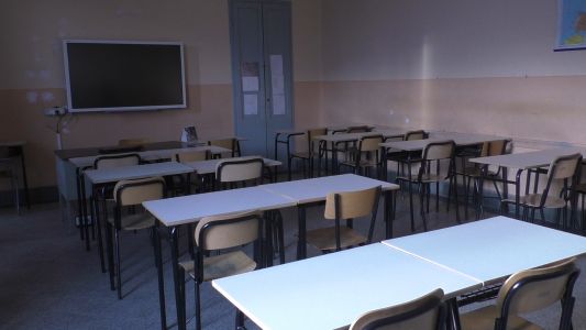 Scuola, studenti in dad fino al 30 gennaio: è polemica. Sileri: "Nessuna decisione è stata ancora presa"