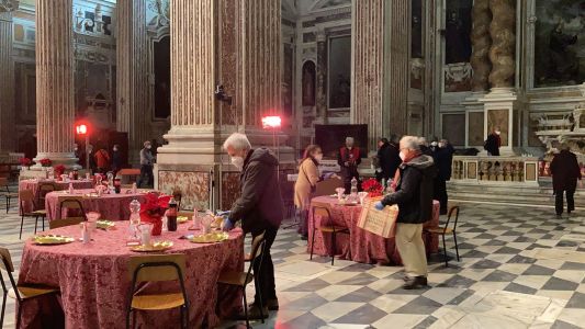 Genova, gli "ultimi" a tavola, tutti insieme