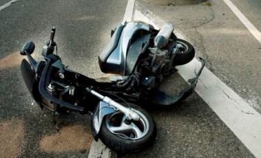 Albenga, scontro fra auto e moto lungo l'Aurelia: muore uno scooterista di 46 anni