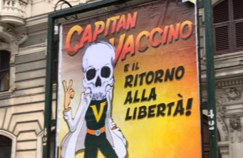 Genova, protesta choc no vax: teschi sui manifesti di capitan Vaccino