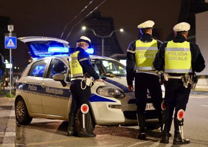 Genova, fa cadere un motociclista  e scappa. Rintracciato dopo cinque giorni