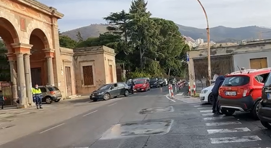 Genova, ancora lunghe code in auto per il tampone