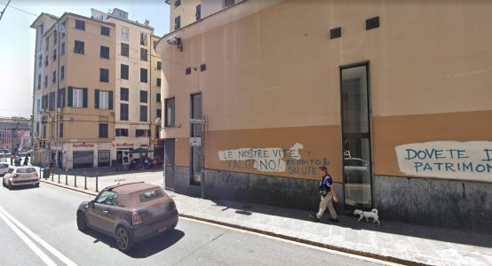 Genova, 22enne arrestato per rapina: avrebbe aggredito un uomo con un amico per rubargli quasi 1500 euro