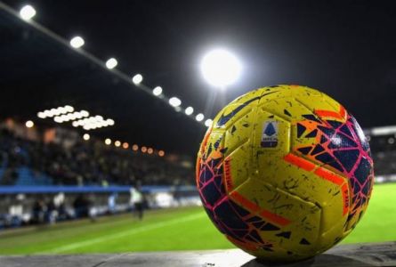 Serie A, Omicron stringe d'assedio il calcio italiano: ecco le gare sono a rischio rinvio