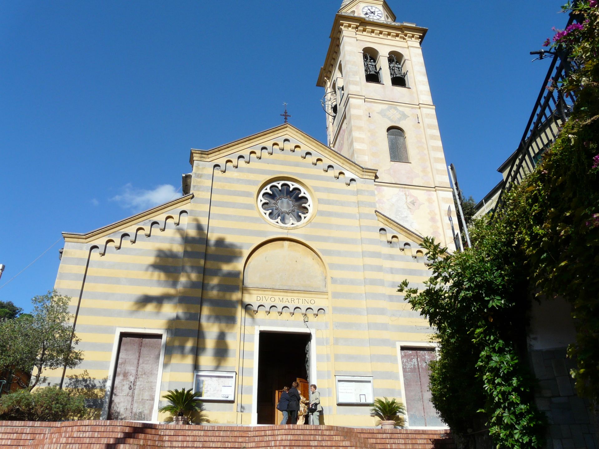 Portofino, il parroco di San Martino: "La chiesa rischia di franare, fermate quei lavori"