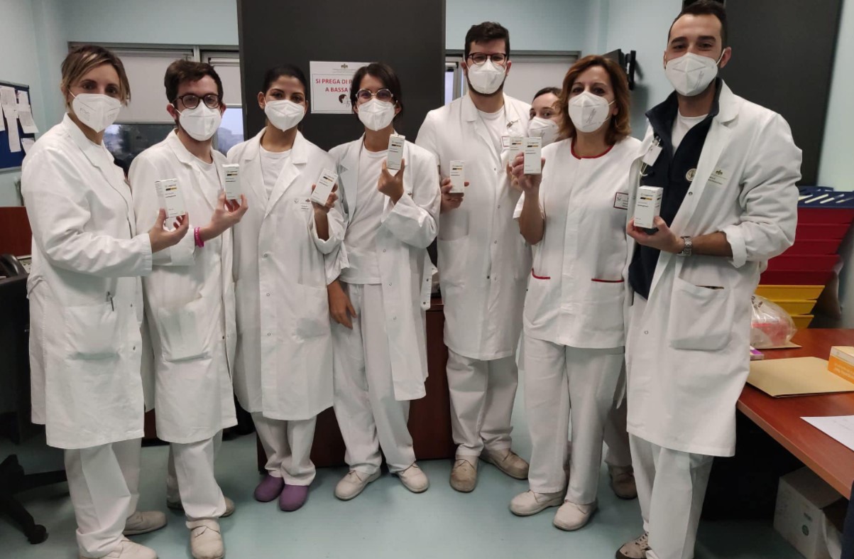 Genova, i primi 21 anziani curati con la nuova pillola anticovid Molnupiravir