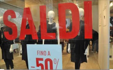 Genova, prima giornata di saldi: partenza al rallentatore