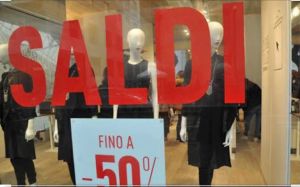 Genova, prima giornata di saldi: partenza al rallentatore