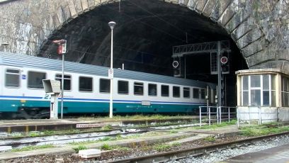 Genova, 60enne colpito da un treno nella galleria fra Principe e Brignole