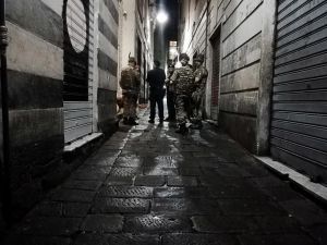 Genova, 16enne ingoia 9 ovuli di cocaina per sfuggire all'arresto