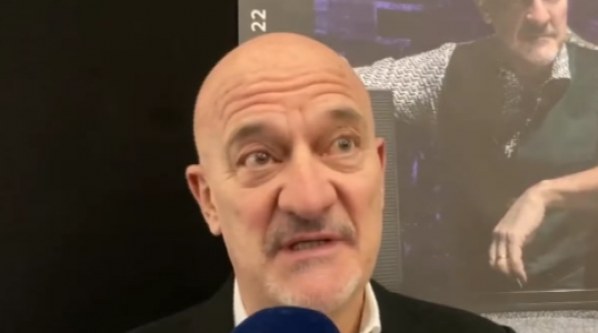 Genova, Claudio Bisio in prima nazionale al Teatro Ivo Chiesa con "La mia vita raccontata male" 