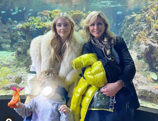 Genova, Chiara Ferragni in visita all'Acquario insieme ai figli Leone e Vittoria