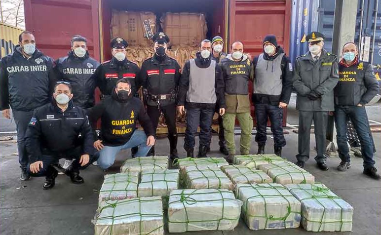 Spezia, maxi operazione in porto: sequestrati 412 kg di cocaina