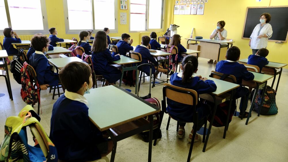 Covid, in Liguria tamponi gratis agli alunni delle scuole entrati in contatto con positivi