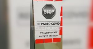 San Martino, letti vuoti e corridoi deserti a malattie infettive: il video che impazza fra no vax e negazionisti 