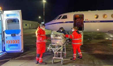 Genova, neonato di 31 giorni trasportato d'urgenza al Gaslini con un volo militare