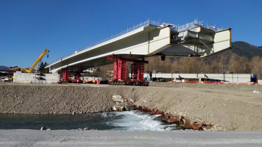 Albiano Magra, concluse le operazioni di varo della campata centrale del ponte