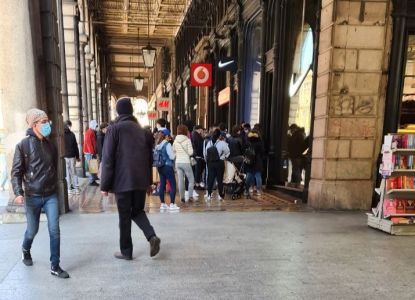 Genova, ruba abiti per 152 euro in tre negozi di via XX Settembre: 27enne arrestato