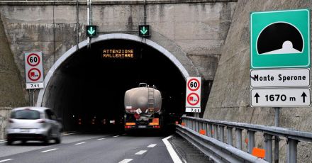 Genova, tamponamento in A12: 4 auto coinvolte e code in entrambe le direzioni