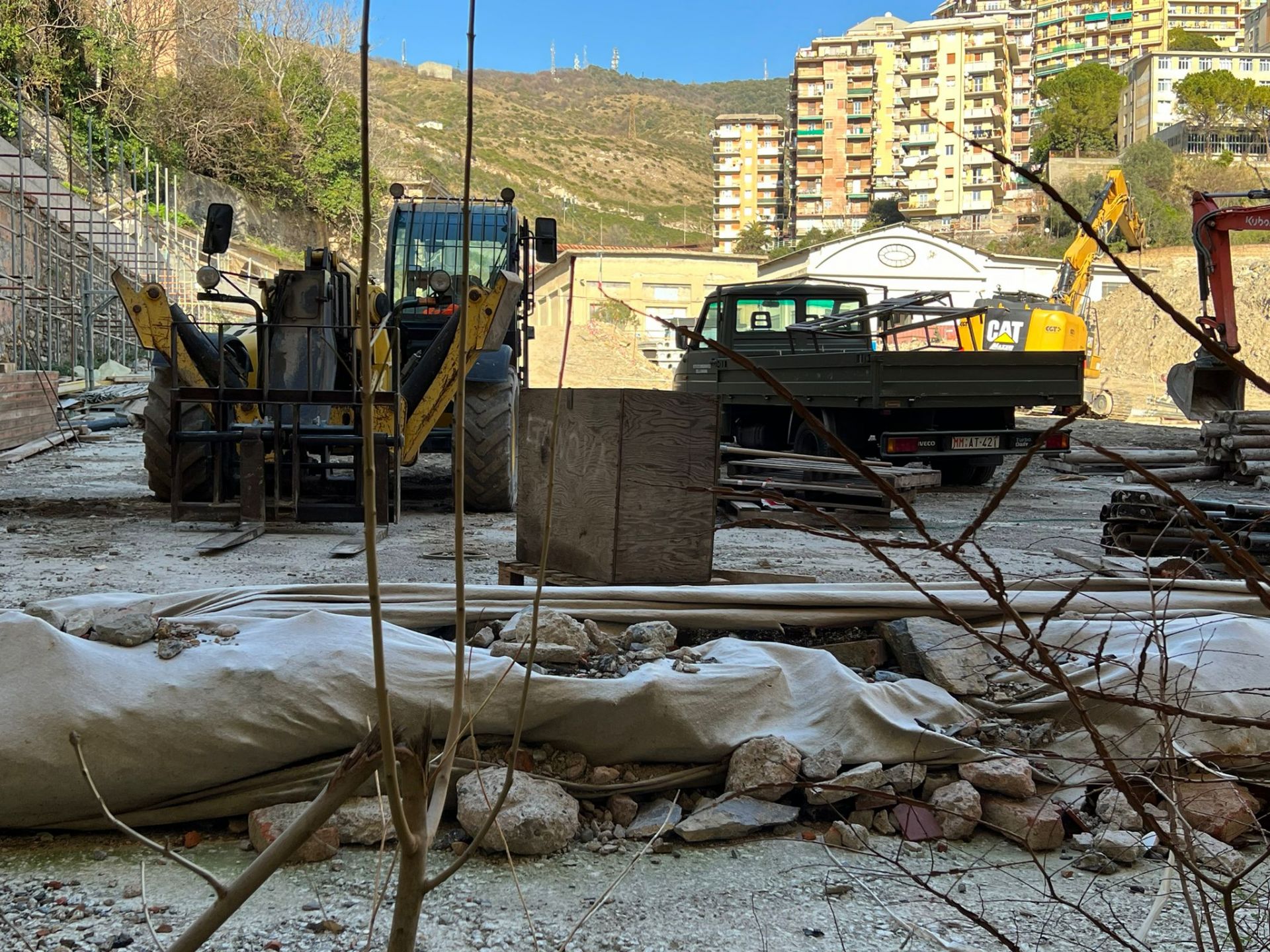 Genova, artificieri al lavoro nell'ex caserma Gavoglio: 4 bombe da trasferire e far brillare