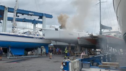 Lavagna, incendio a bordo di uno yacht: imbarcazione semiaffondata