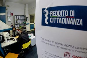 Spezia, false assunzioni per avere reddito di cittadinanza e permesso di soggiorno: 5 arresti