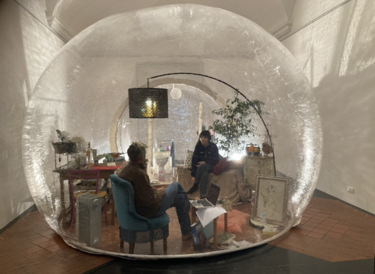 Genova, Nuda vita: al Ducale padre e figlia dentro una bolla. Come nel lockdown 