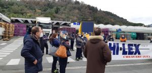 Chiavari, sindacati in protesta davanti la sede di Hi Lex per i licenziamenti