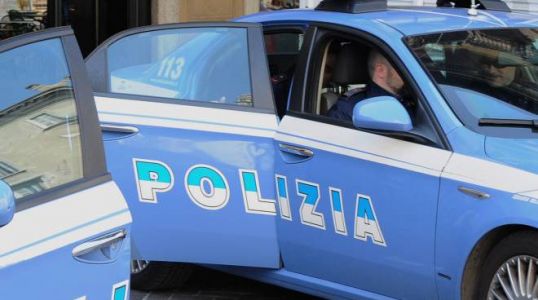 Imperia, "W Hitler" e svastiche sui muri di una scuola: lo sfregio nel Giorno della Memoria 