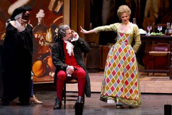 Carlo felice, stasera "La serva padrona". Risate e scenografie colorate
