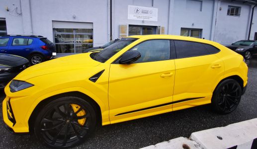 Genova, importa una Lamborghini da 260mila euro senza pagare Iva e dazi doganali: auto sequestrata 